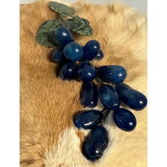 Vintage MCM Blue Stone? Decorative Grape Cluster With Green Jade Leaves - Picture 3 of 4